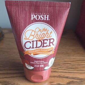Perfectly Posh On the Bright Cider Hand Crème - Red
